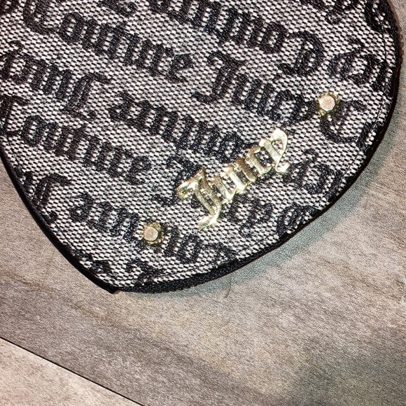 Juicy couture, heart shaped wristlet 💜🧡❤️🖤🤍💛 - Picture 5 of 7